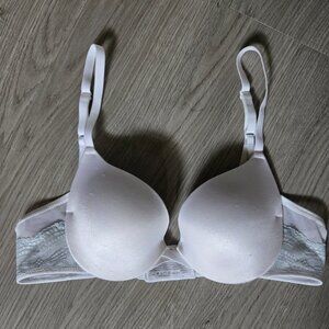NWOT - Maidenform white bra